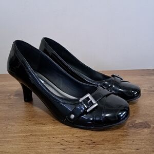 Steve Madden Black Patent Heels Women's 9.5 Buckle Round Toe